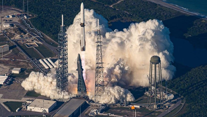 Blue Origin launches huge rocket carrying twin NASA spacecraft to Mars