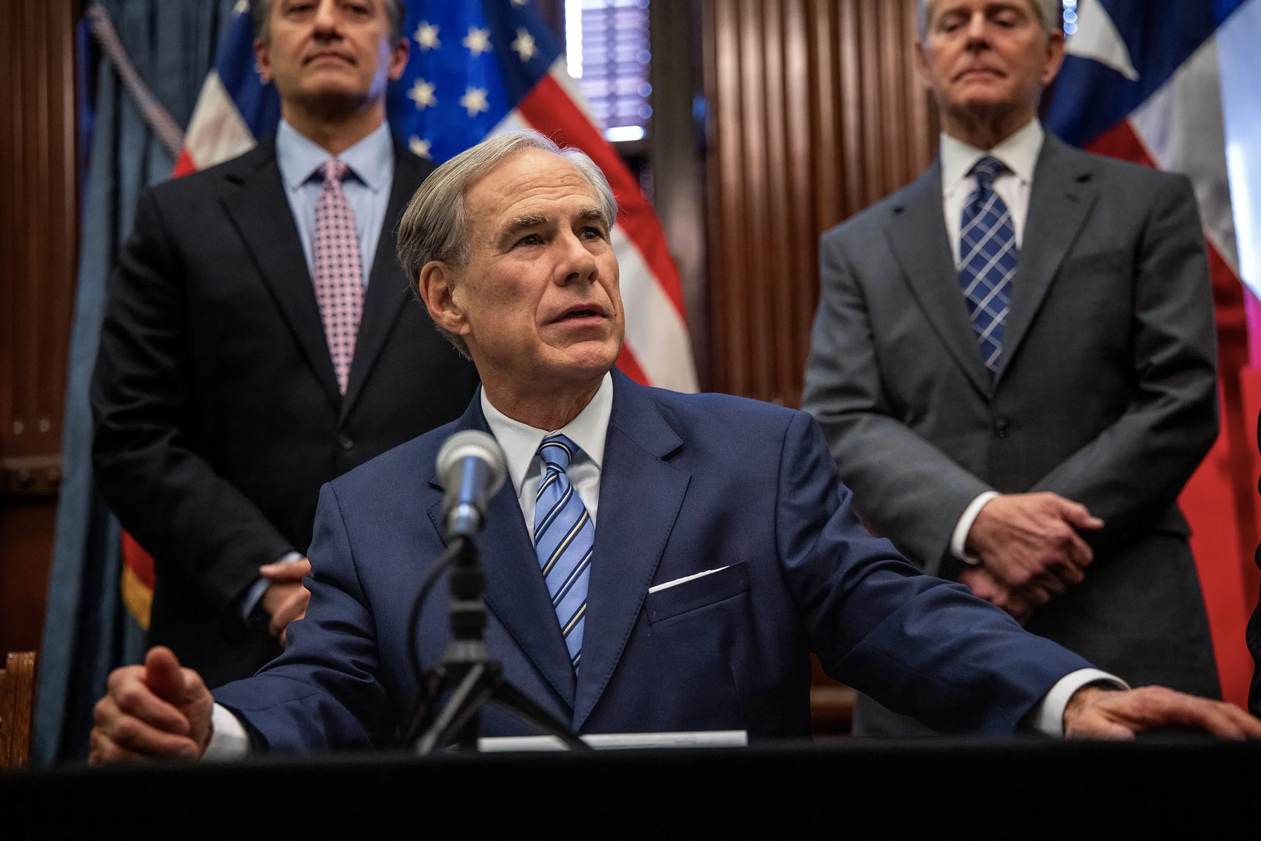 Alito pauses lower court ruling that would have blocked Texas redistricting