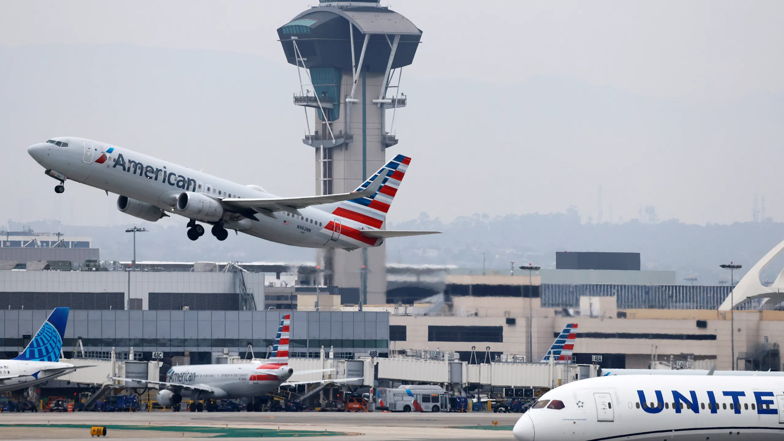FAA ending all flight reductions at major US airports