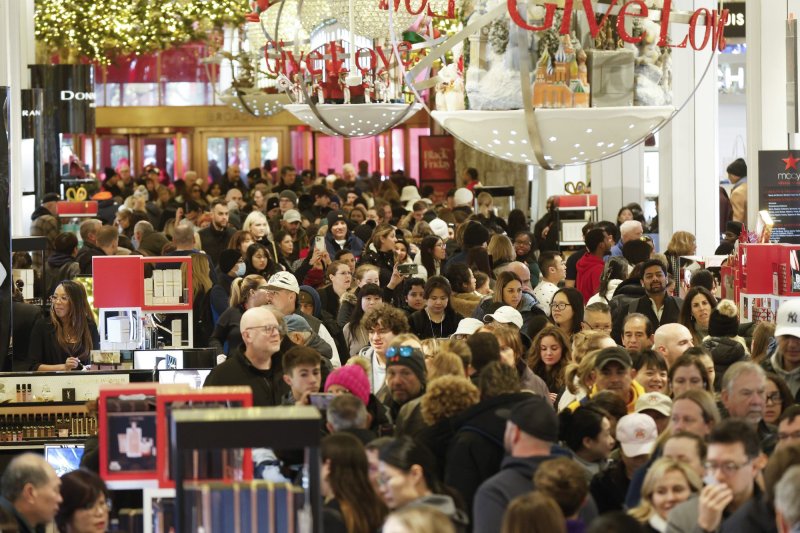 Divided U.S. Federal Reserve cuts interest rates in narrow 9-3 vote