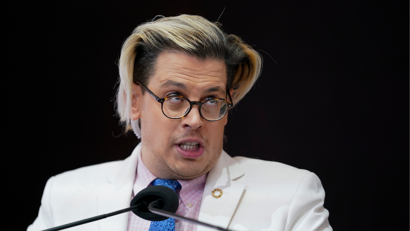 Milo Yiannopoulos held in ICE custody