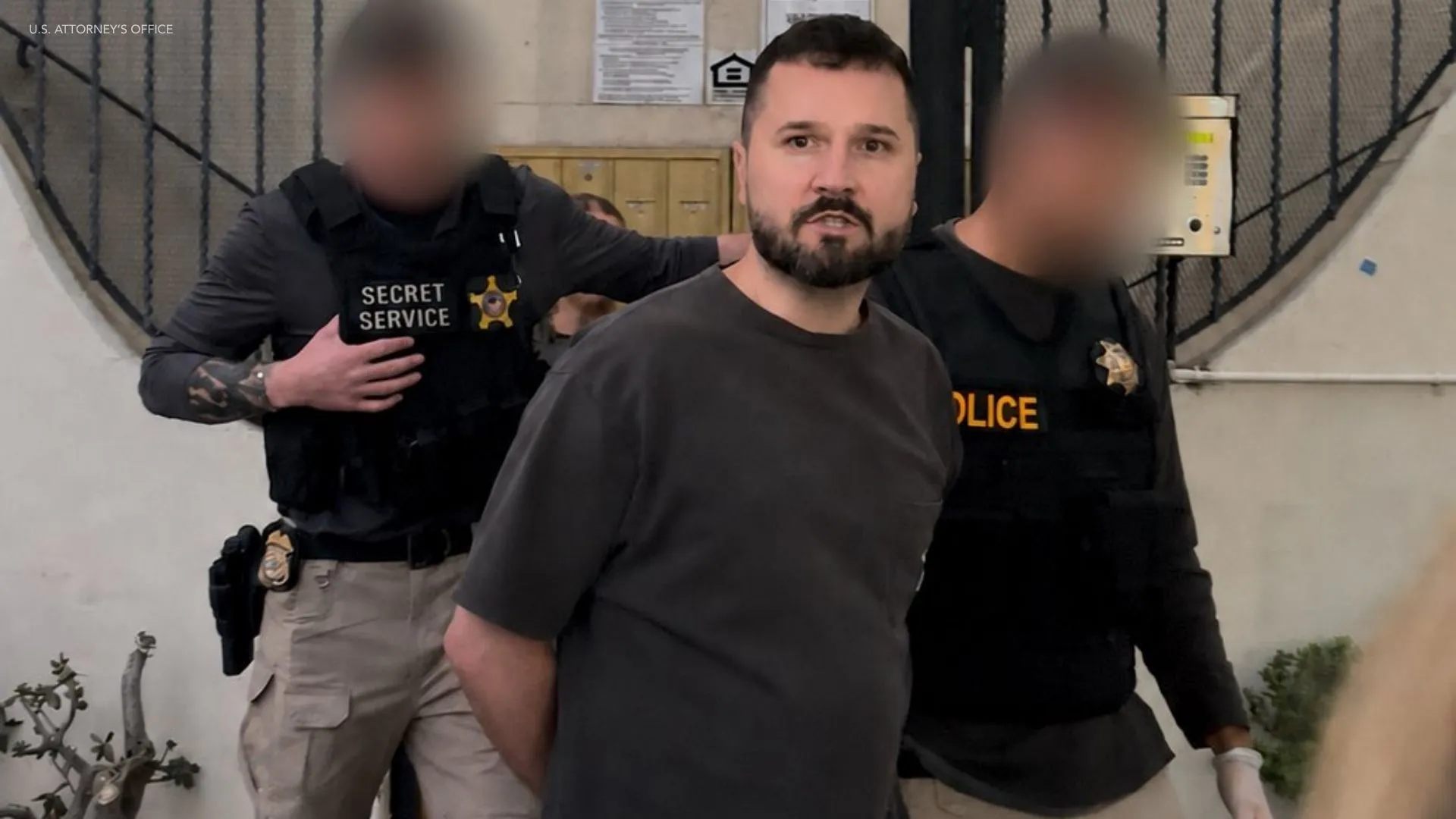 Former podcaster charged with threatening to kill Trump